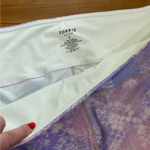Torrid Mermaid Skin active legging purple shine 5X - Picture 5 of 7